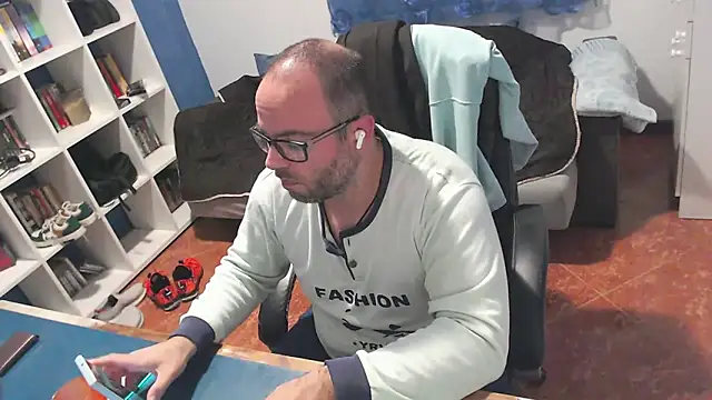 ravingr4d4 online show from 11/12/25, 11:19