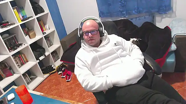 ravingr4d4 online show from 12/18/25, 10:46