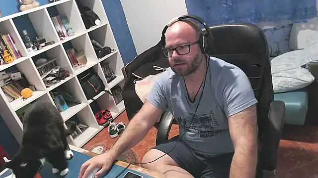 ravingr4d4 online show from 10/27/25, 11:16