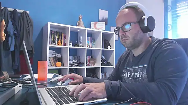 ravingr4d4 online show from 11/06/25, 09:57