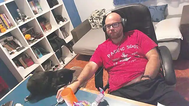 ravingr4d4 online show from 10/13/25, 10:21