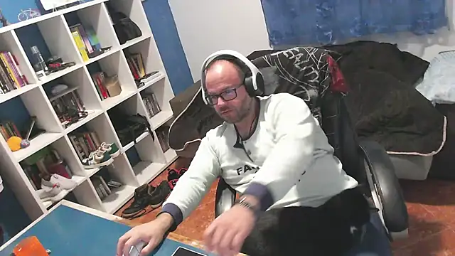 ravingr4d4 online show from 11/14/25, 11:52