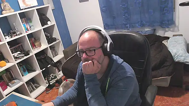 ravingr4d4 online show from 11/05/25, 09:51