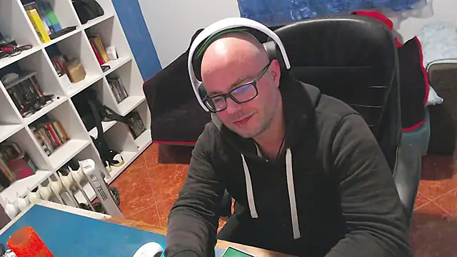 ravingr4d4 online show from 12/17/25, 10:15