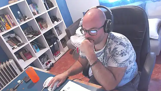 ravingr4d4 online show from 10/10/25, 10:49