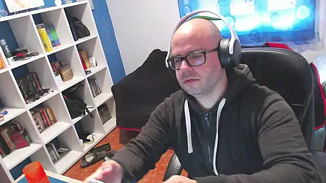 ravingr4d4 online show from 12/17/25, 09:36