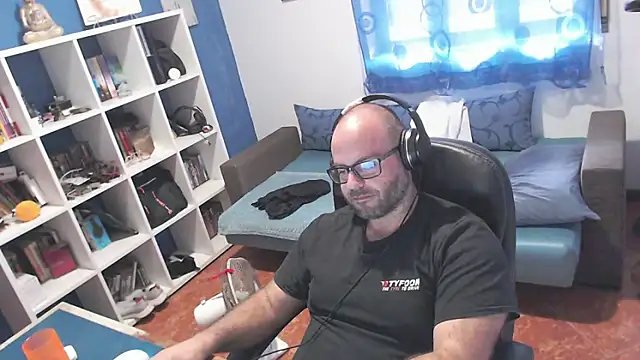 ravingr4d4 online show from 10/21/25, 09:41