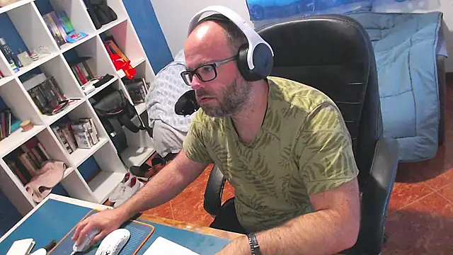 ravingr4d4 online show from 05/19/26, 07:59