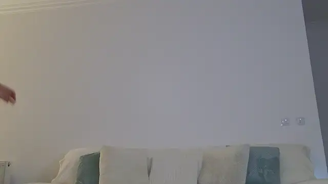 LilyRoselyn online show from 12/17/25, 04:23