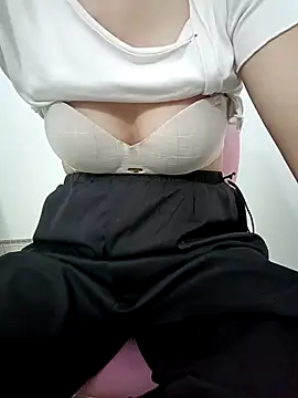 SweetGirl2k2 online show from 10/16/25, 01:58