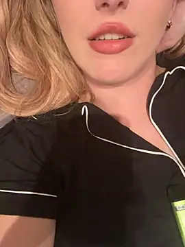 Snapshot of RoxxyDallas chatting on 03/09/25, 10:30 RoxxyDallas online show from 03/09/25, 10:30