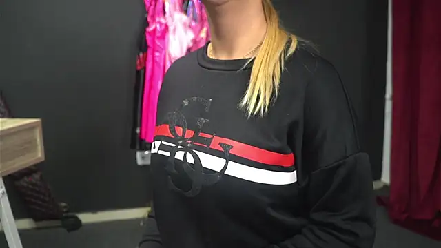 CelineConner online show from 11/19/25, 05:07