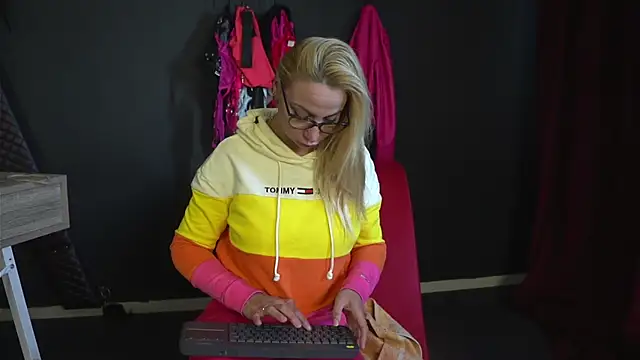 CelineConner online show from 09/16/25, 04:46