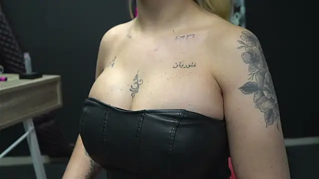 CelineConner online show from 12/02/25, 05:09