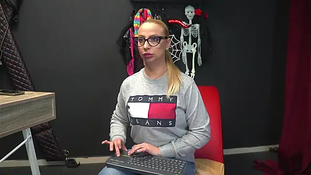 CelineConner online show from 10/27/25, 05:08