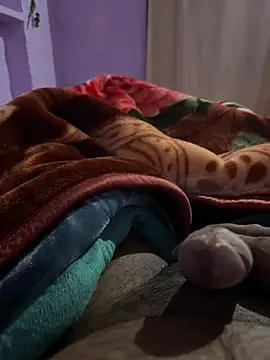 delhiboyz1 online show from 12/17/25, 05:40