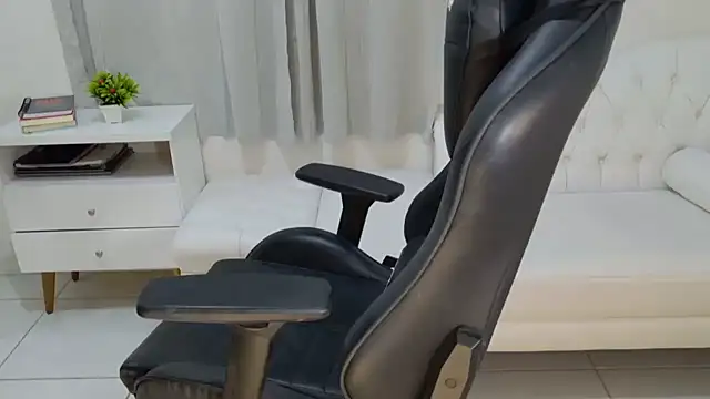 ANNA------ online show from 11/22/25, 04:44