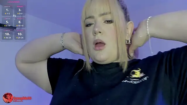 sophiarossee  online show from 03/17/26, 12:41