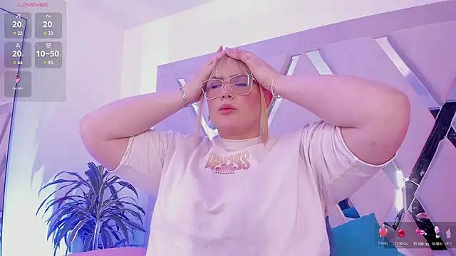 sophiarossee  online show from 02/13/26, 01:33