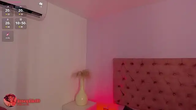 Snapshot of sophiarossee_ chatting on 10/12/25, 01:01 sophiarossee online show from 10/12/25, 01:01