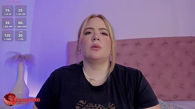 sophiarossee  online show from 11/18/25, 12:08