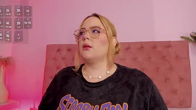 sophiarossee  online show from 12/21/25, 12:07