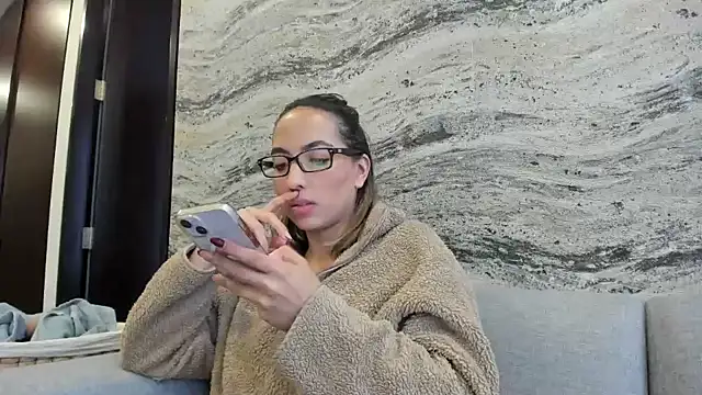 Sophi  a online show from 02/19/25, 11:04