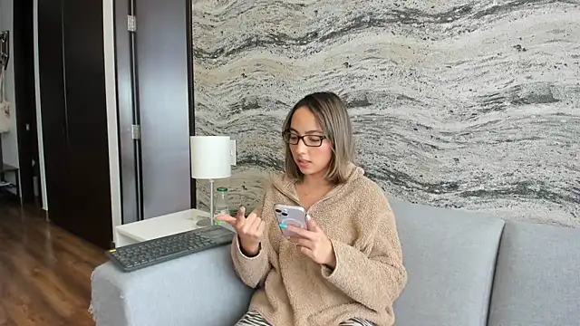 Sophi  a online show from 03/05/25, 08:10