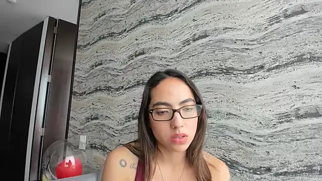 Sophi  a online show from 10/14/25, 07:03