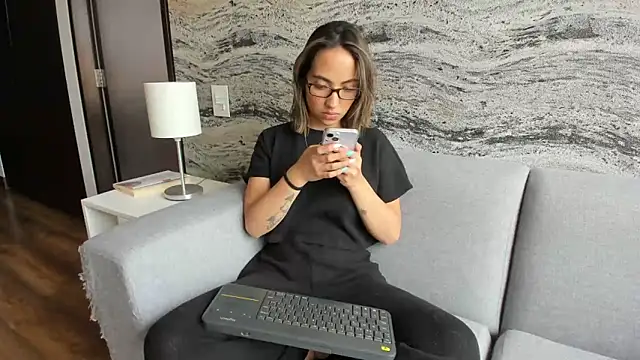 Sophi  a online show from 03/10/25, 08:45