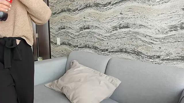 Sophi  a online show from 11/17/25, 08:35