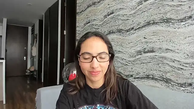 Sophi  a online show from 10/19/25, 02:09