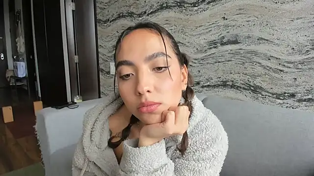 Sophi  a online show from 11/12/25, 08:01