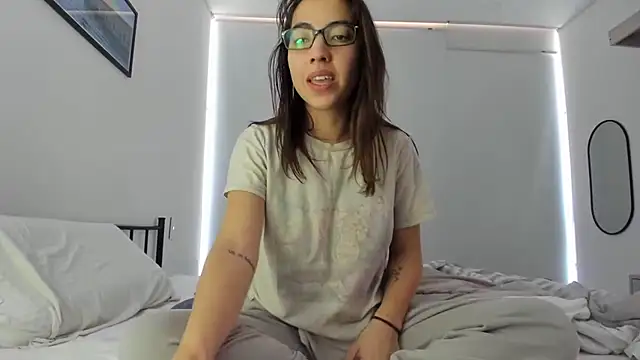 Sophi  a online show from 02/05/26, 02:46