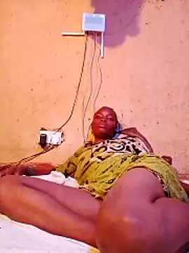 cute naimah online show from 12/18/25, 10:02