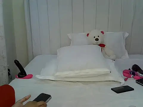 Baby champagne  online show from 12/01/25, 05:19