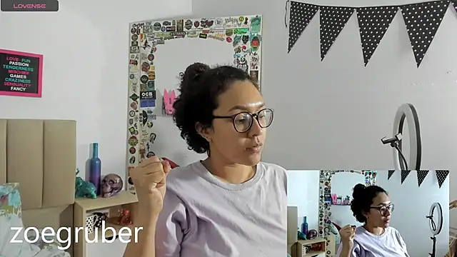 Snapshot of Zoe_Gruber chatting on 01/13/25, 04:39 Zoe Gruber online show from 01/13/25, 04:39
