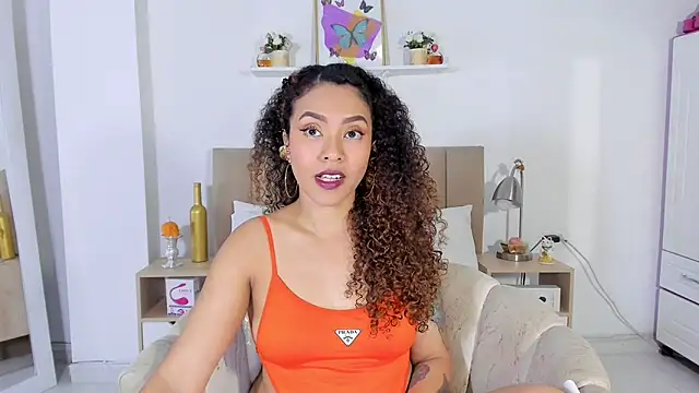 Zoe Gruber online show from 04/05/26, 10:49