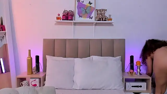 Zoe Gruber online show from 12/21/25, 12:46