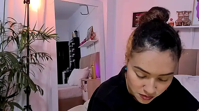 Zoe Gruber online show from 11/20/25, 09:36