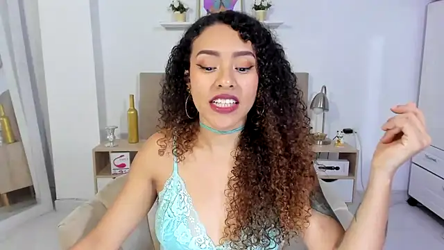 Snapshot of Zoe_Gruber chatting on 06/10/26, 12:12 Zoe Gruber online show from 06/10/26, 12:12