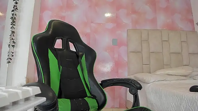 emily lean  online show from 02/03/26, 10:15