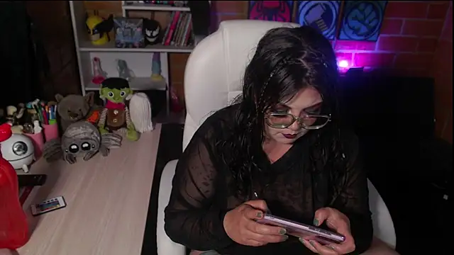 juliette rd online show from 10/28/25, 04:02