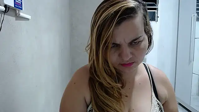 Snapshot of laiscibelle chatting on 02/05/26, 04:41 laiscibelle online show from 02/05/26, 04:41