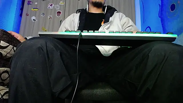 Snapshot of zacwatson_ chatting on 02/15/25, 05:09 zacwatson online show from 02/15/25, 05:09