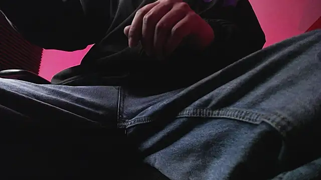 zacwatson  online show from 10/26/25, 04:13