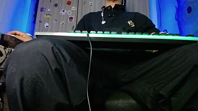 Snapshot of zacwatson_ chatting on 02/14/25, 06:56 zacwatson online show from 02/14/25, 06:56