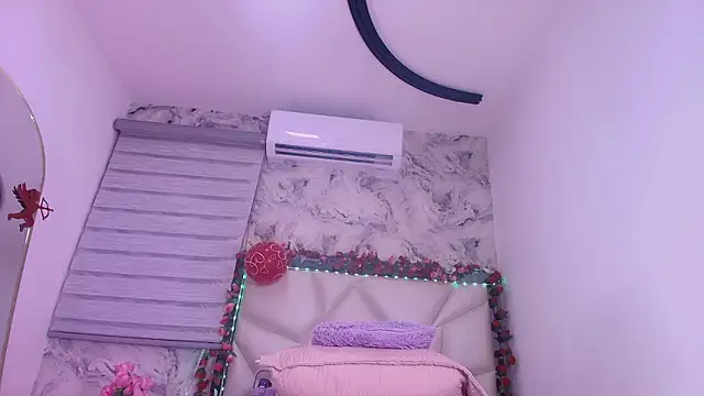 Snapshot of violett_lo chatting on 02/11/26, 03:06 violett lo online show from 02/11/26, 03:06