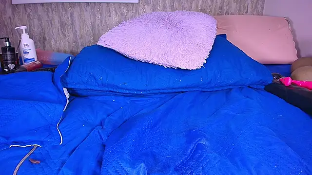 Snapshot of violett_lo chatting on 03/15/25, 09:19 violett lo online show from 03/15/25, 09:19