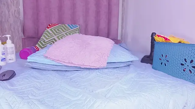 Snapshot of violett_lo chatting on 09/19/25, 11:58 violett lo online show from 09/19/25, 11:58